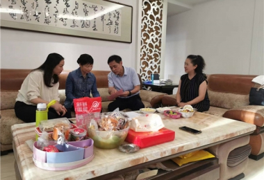 深化家企“廉”動  弘揚廉潔清風(fēng)——貴州陽光產(chǎn)權(quán)交易所黨委節(jié)前開展廉政家訪