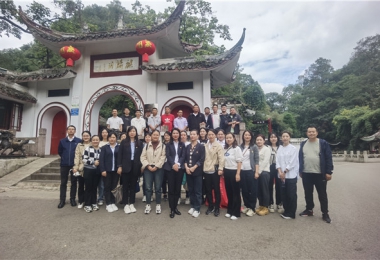 弘揚(yáng)愛(ài)國(guó)主義精神  強(qiáng)化責(zé)任擔(dān)當(dāng)意識(shí)——貴州陽(yáng)光產(chǎn)權(quán)交易所基層黨組織開(kāi)展主題黨日活動(dòng)